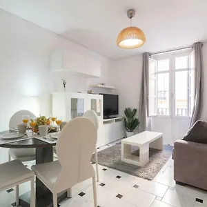 https://apartamentos-bolsa-larios.hotelsinnerja.org