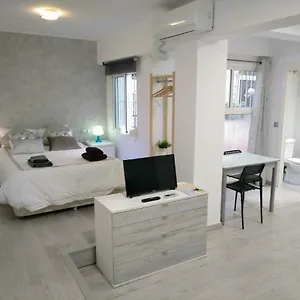 https://cosy-loft-in-malaga-historical-centre.hotelsinnerja.org